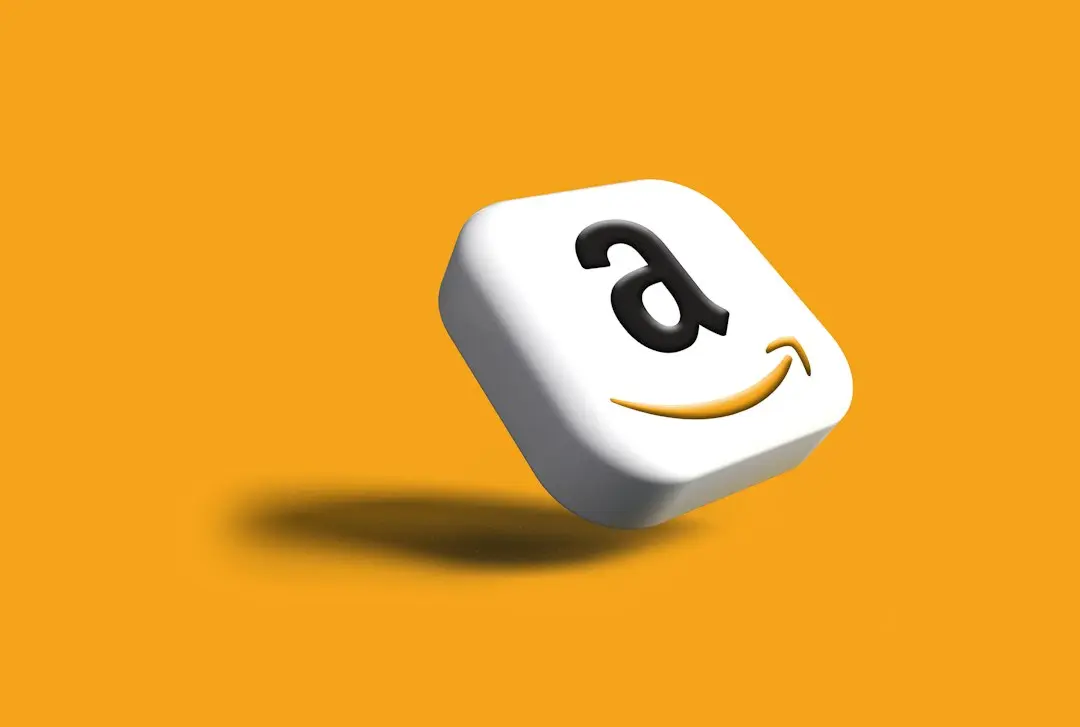 Amazon scade prețul proiectorului ELEPHAS Roku TV la 119,99 dolari