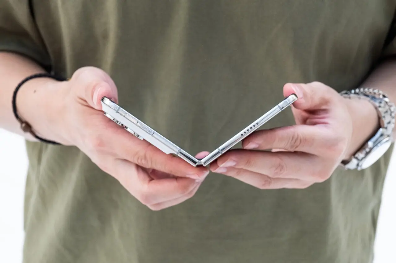 iPhone Duo: 75.001 pliuri până la fisură