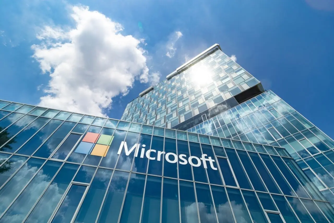 Microsoft lansează MAI-DxO: AI-ul care depășește doctorii în diagnosticarea cazurilor complexe