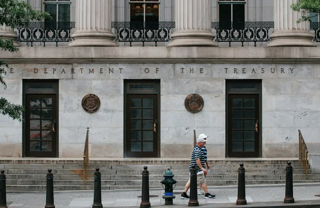 Treasury lansează reguli stricte pentru investițiile americane în tehnologia chineză
