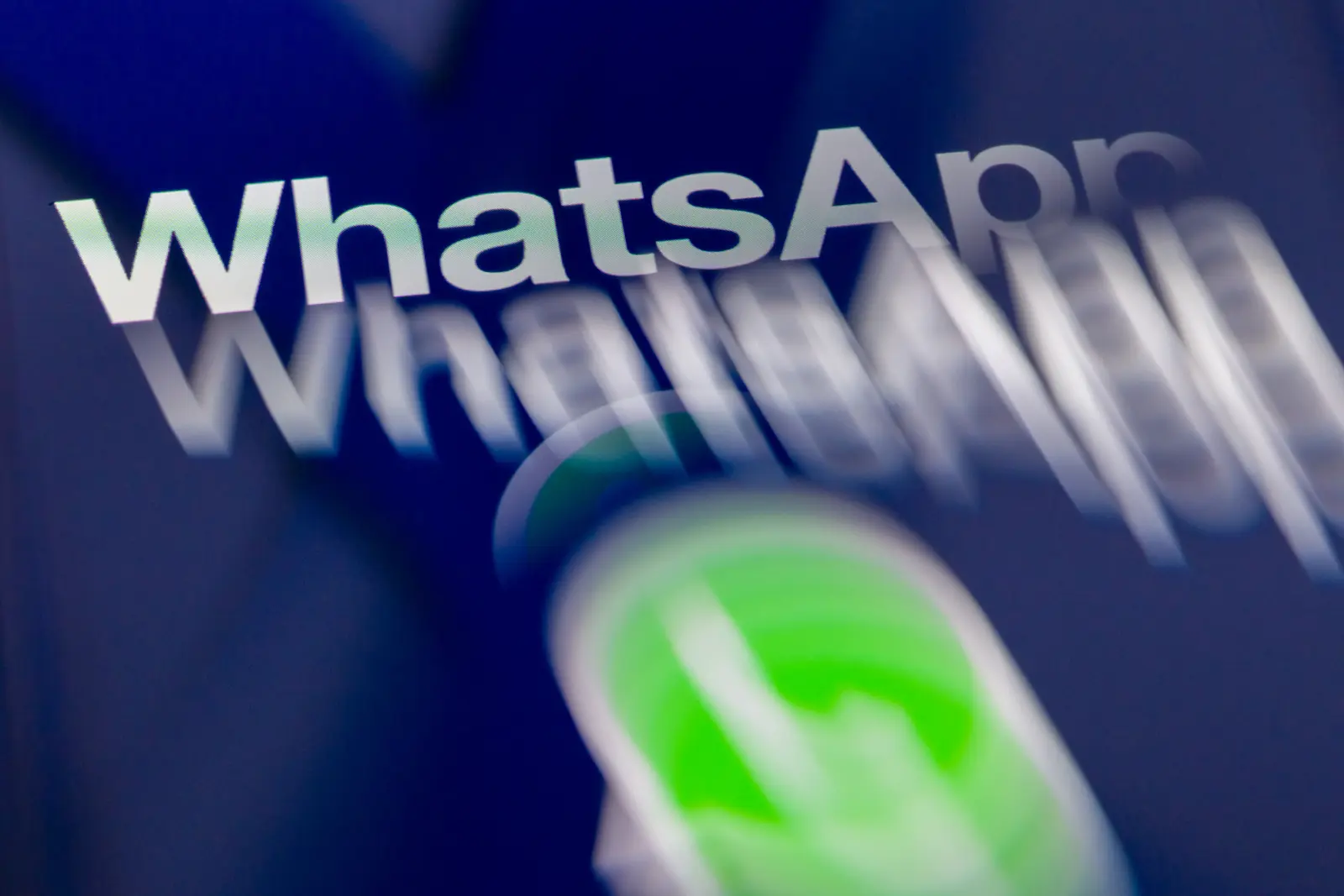 WhatsApp dezvăluie manualul intern al chatbotului